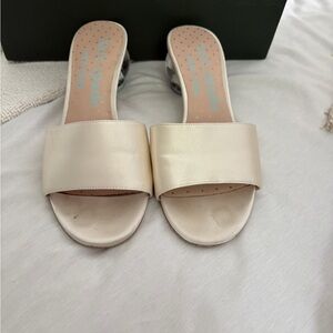 Kate Spade Cream heels Elegant satin Finish